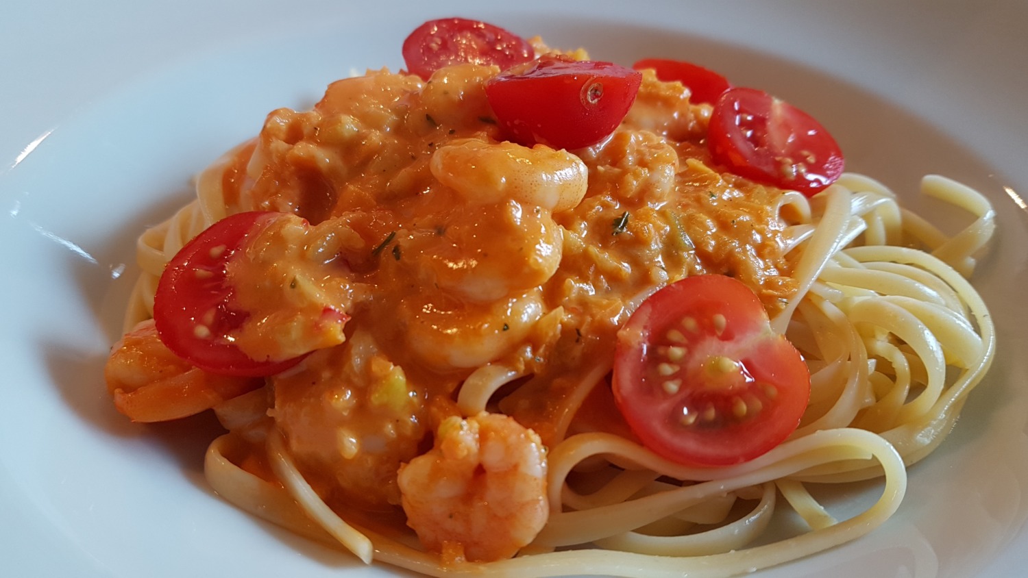 Pasta mit Garnelen in Zucchini-Möhren-Tomatensoße | Bines Thermi-Welt