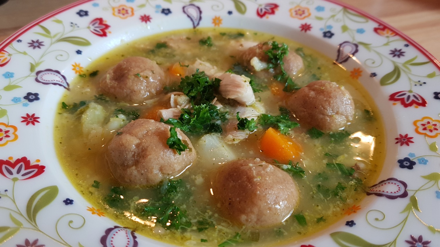 Opa Adolfs Quer-durch-den-Garten Suppe mit Zwieback-Klößchen | Bines ...